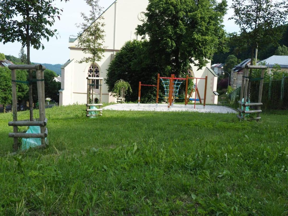 U Váhy Jáchymov Apartamento Exterior foto