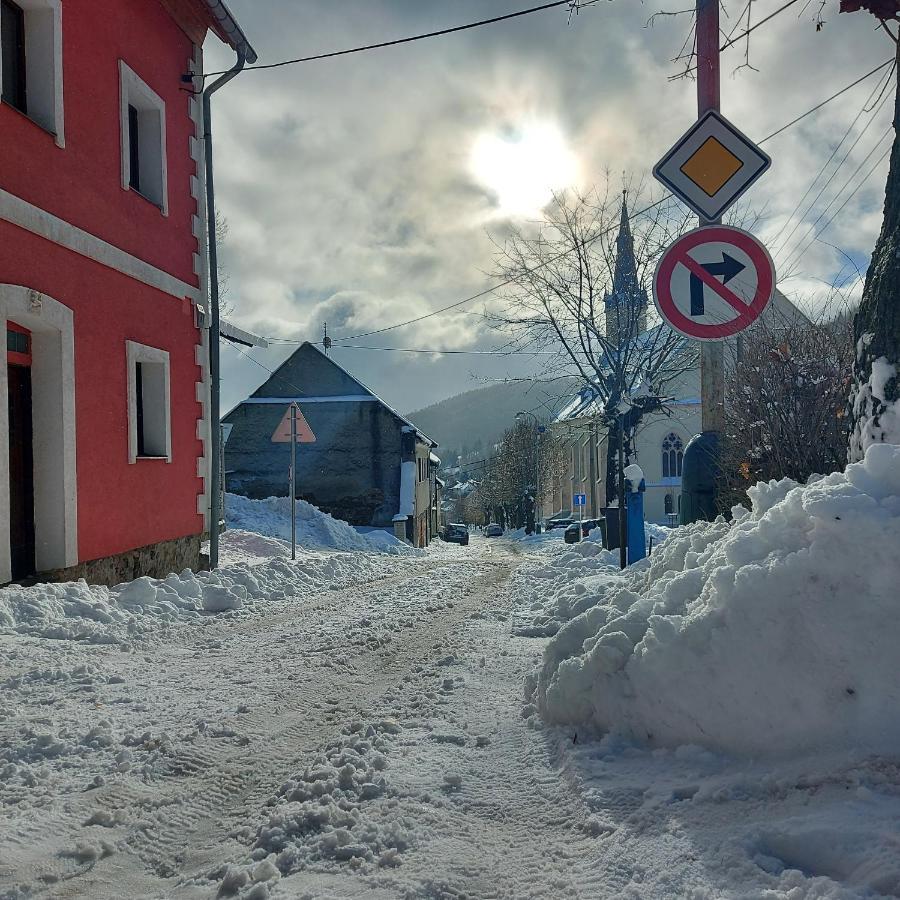 U Váhy Jáchymov Apartamento Exterior foto