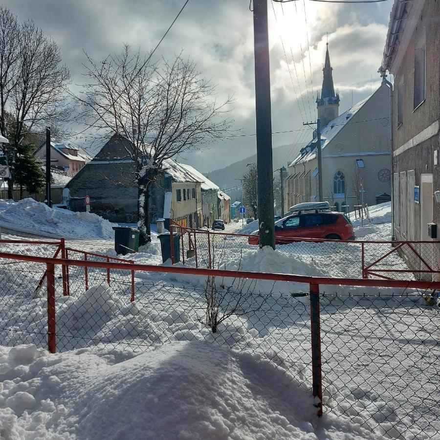 U Váhy Jáchymov Apartamento Exterior foto