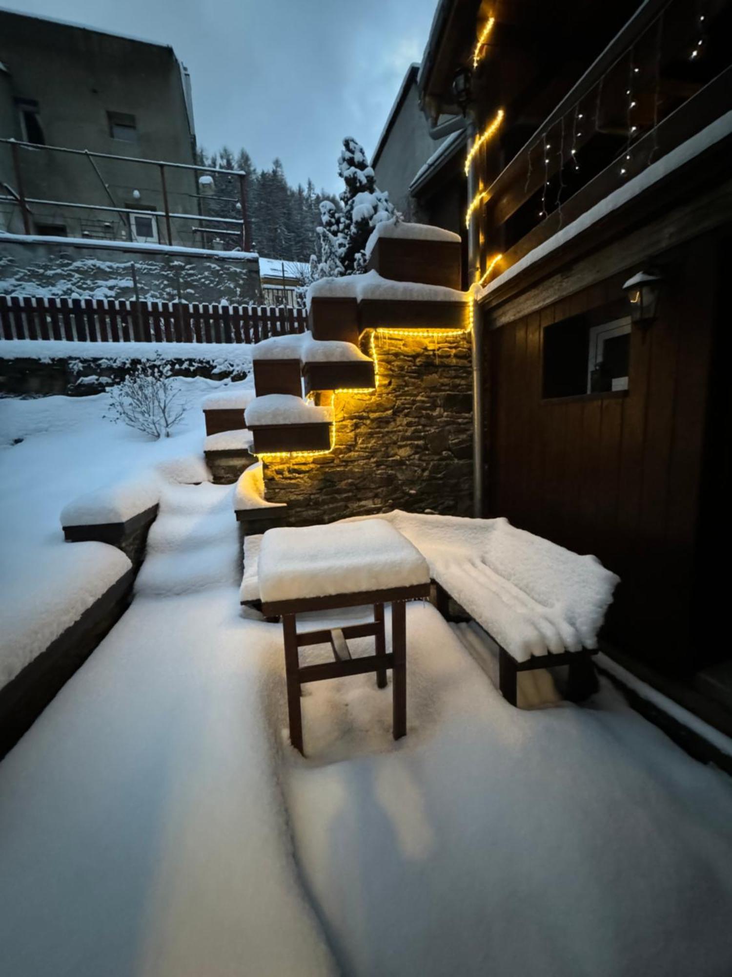 U Váhy Jáchymov Apartamento Exterior foto